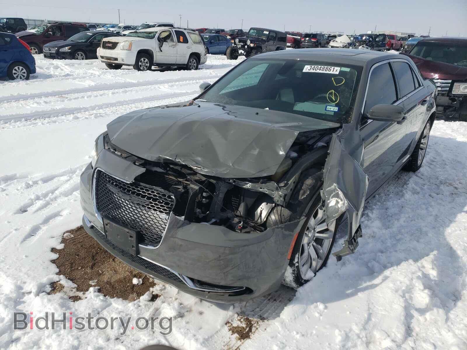 2017 CHRYSLER 300 - VIN: 2C3CCAAG6HH612768 - Фото 2