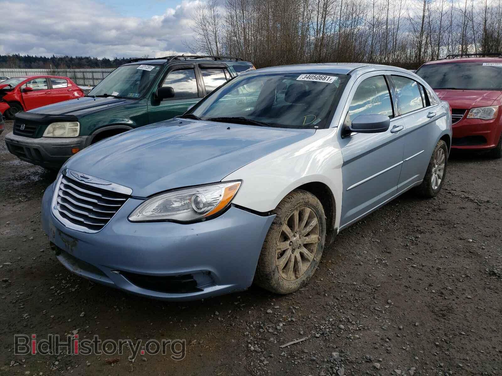 2013 CHRYSLER 200 - VIN: 1C3CCBBBXDN589814 - Фото 2