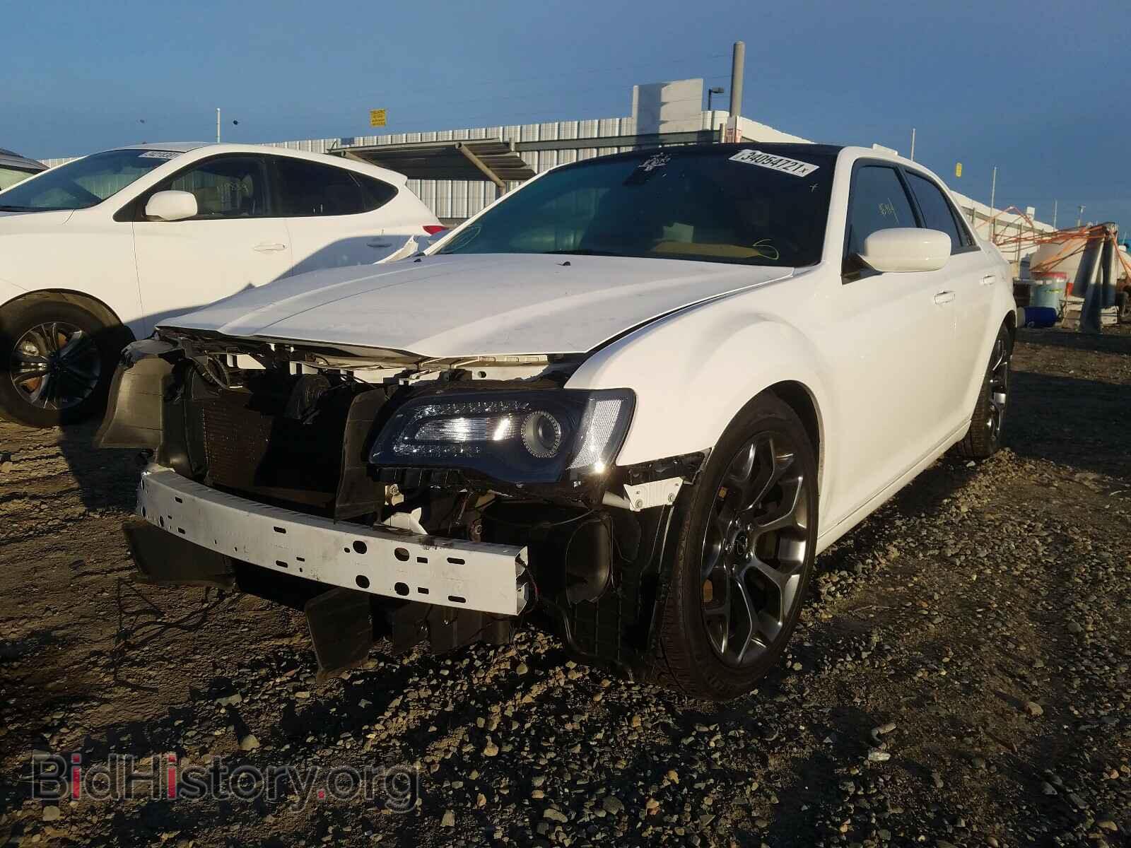 2018 CHRYSLER 300 - VIN: 2C3CCABG0JH239909 - Фото 2