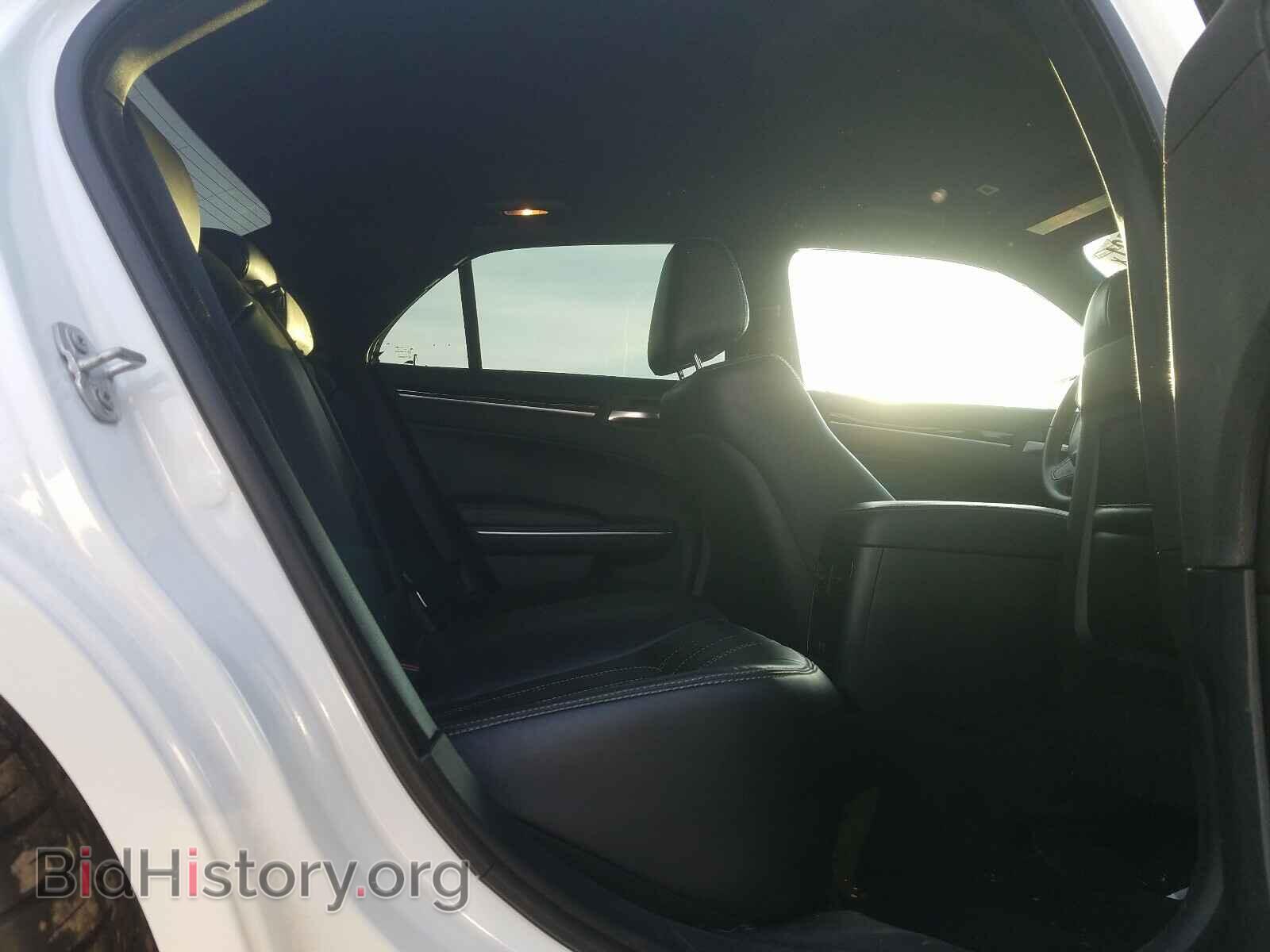 2018 CHRYSLER 300 - VIN: 2C3CCABG0JH239909 - Фото 6