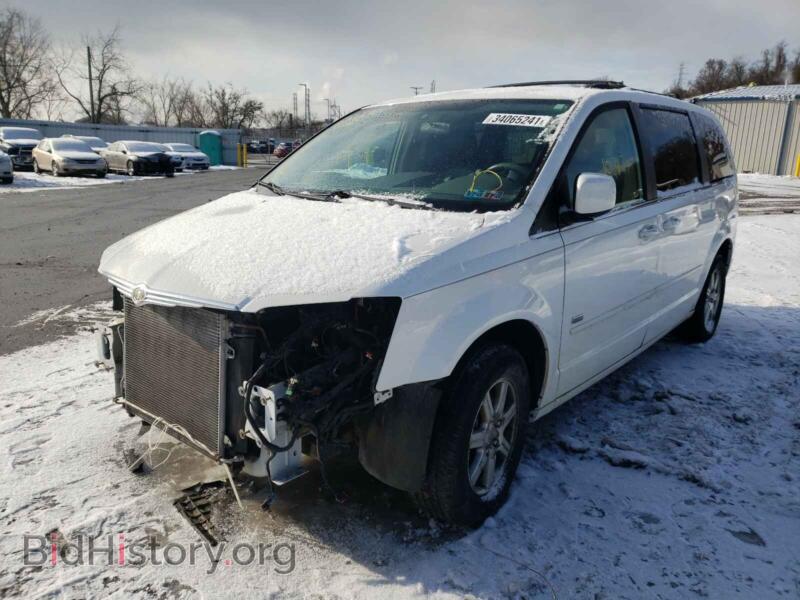 2008 Chrysler MINIVAN (VIN 2A8HR54P28R833855) — photo 2 of 10
