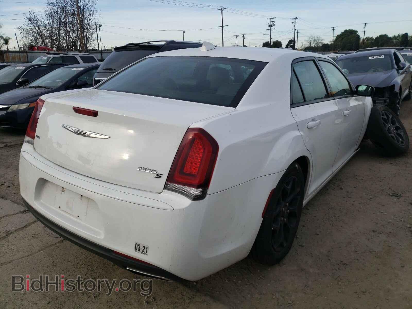 2019 CHRYSLER 300 - VIN: 2C3CCAGG6KH539769 - Фото 4