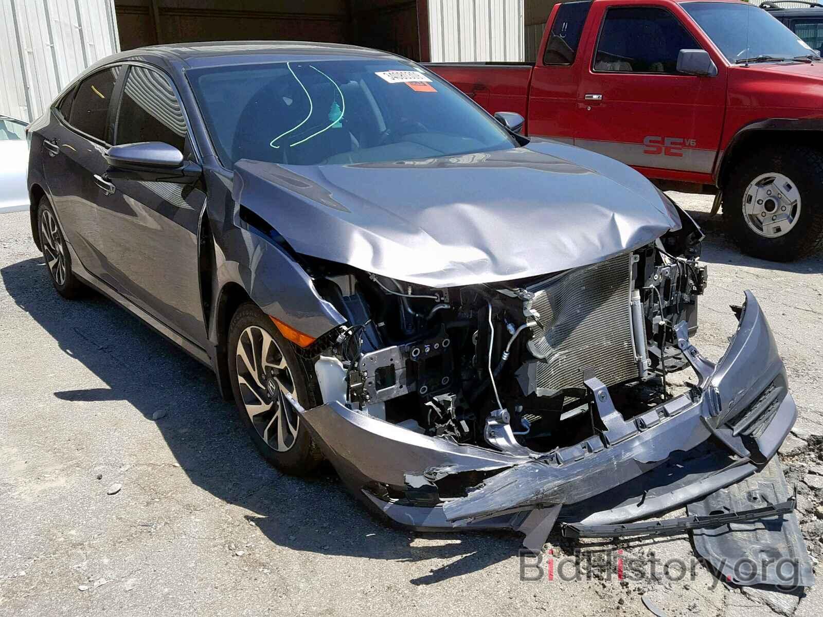 Photo 19XFC2F74JE033030 - HONDA CIVIC 2018