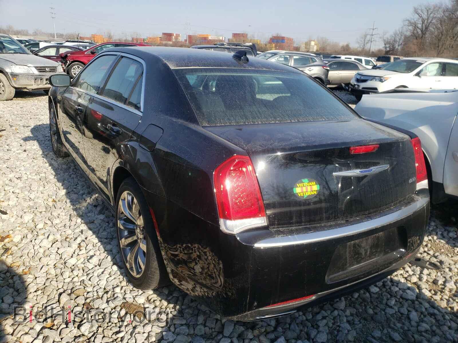 2019 CHRYSLER 300 - VIN: 2C3CCAAG2KH590890 - Фото 3