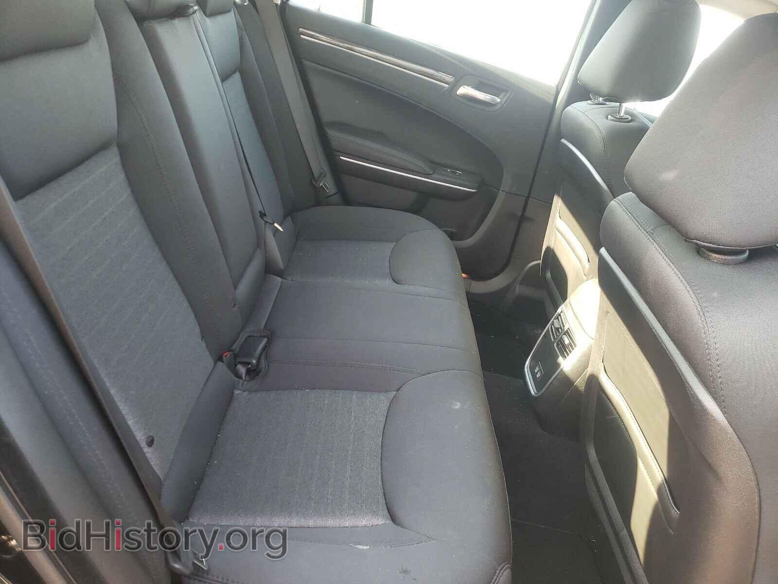 2019 CHRYSLER 300 - VIN: 2C3CCAAG2KH590890 - Фото 6