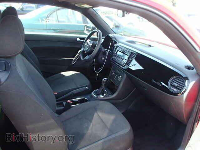 2013 VOLKSWAGEN BEETLE - VIN: 3VWFP7AT8DM636592 - Фото 5
