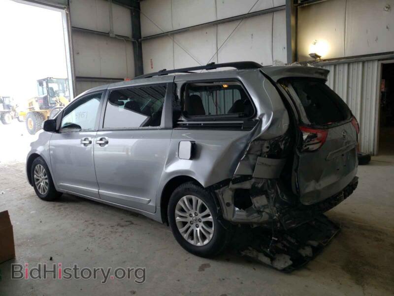 2017 Toyota SIENNA (VIN 5TDYZ3DC5HS856496) — photo 3 of 10