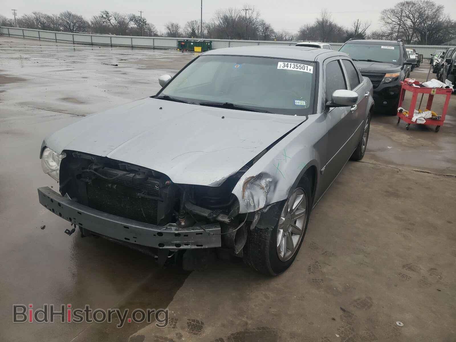 2006 CHRYSLER 300 - VIN: 2C3KA63H66H464087 - Фото 2