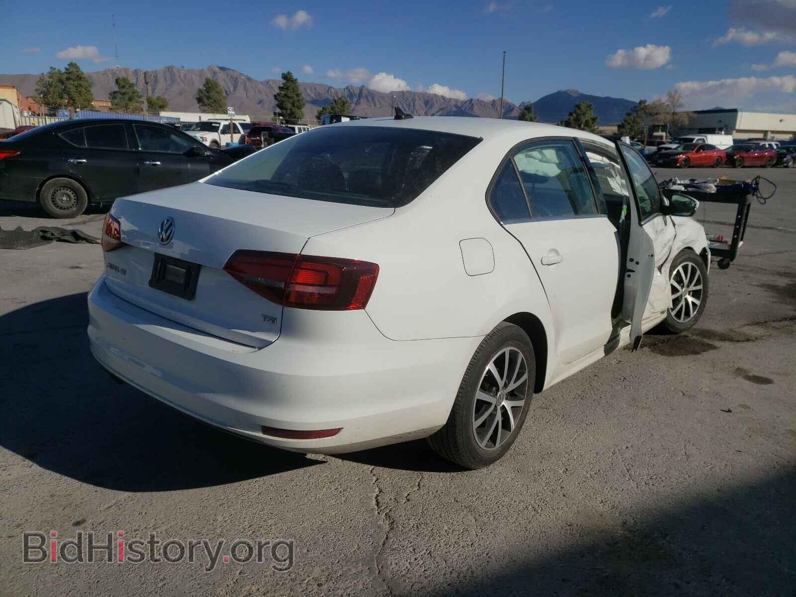2017 VOLKSWAGEN JETTA - VIN: 3VWDB7AJ3HM247496 - Photo 4