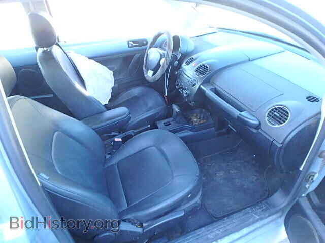 2010 VOLKSWAGEN BEETLE - VIN: 3VWPW3AGXAM008354 - Фото 5