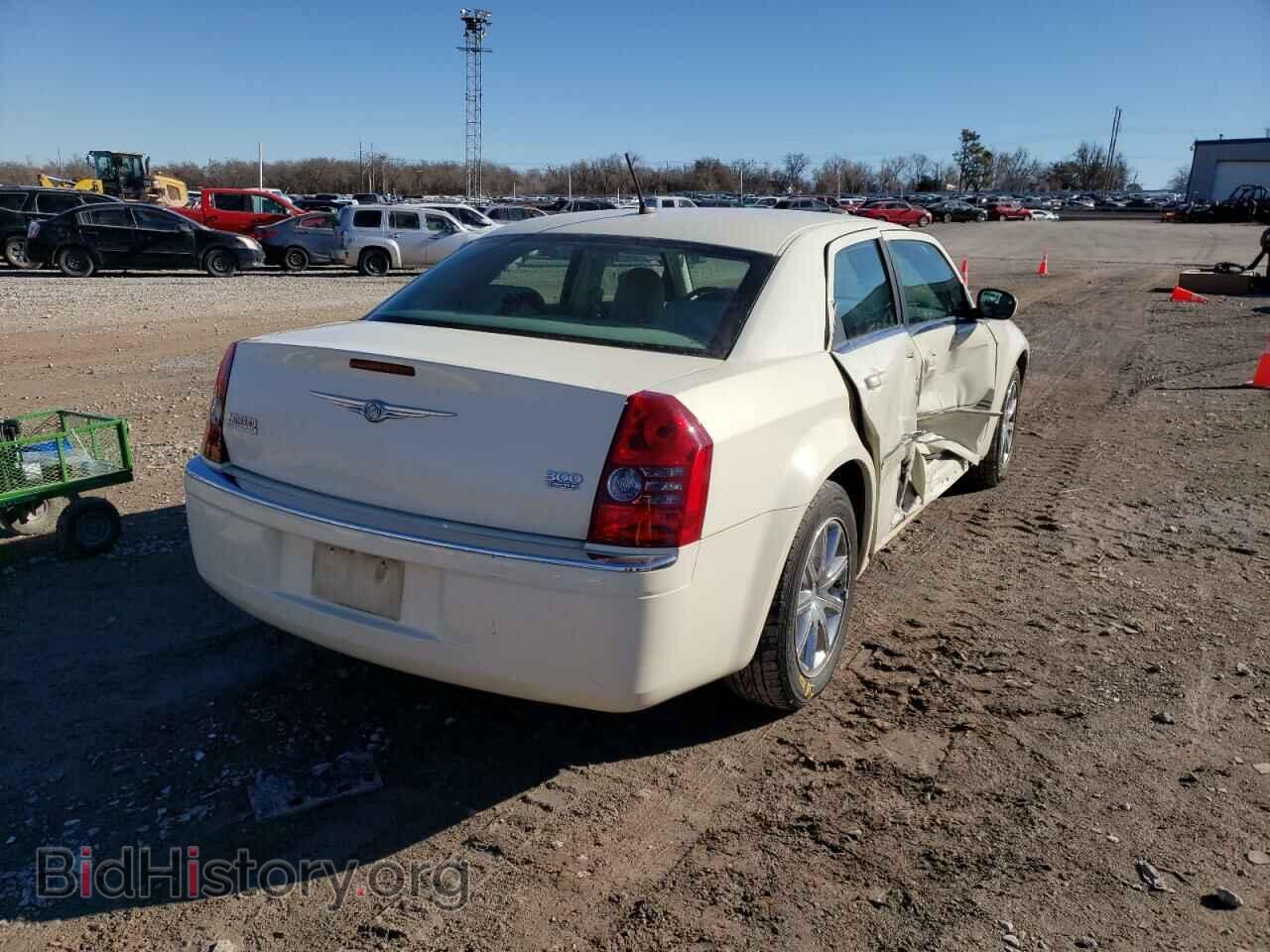 2008 CHRYSLER 300 - VIN: 2C3KA33G08H327770 - Фото 4