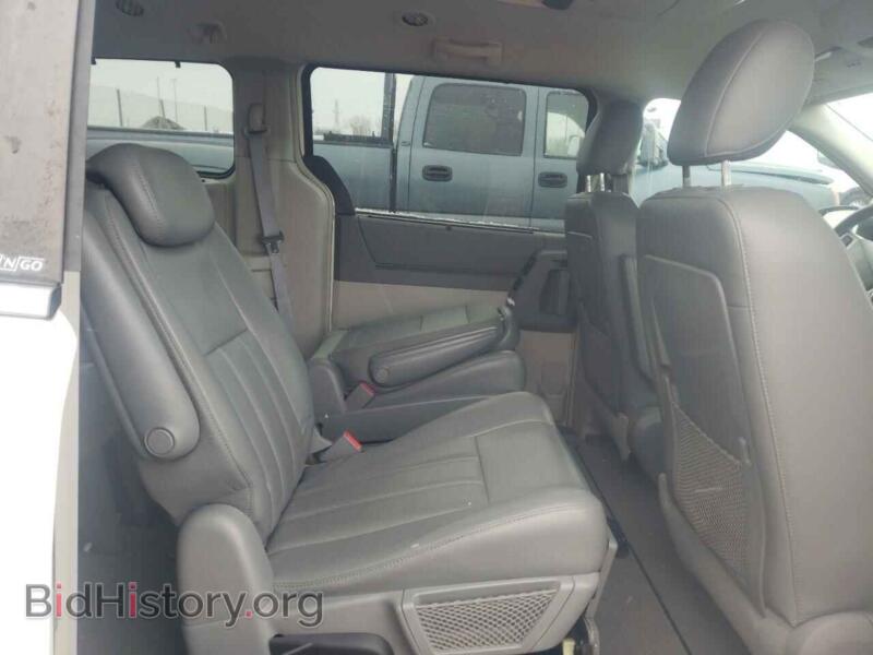 2010 Chrysler MINIVAN (VIN 2A4RR5D11AR109629) — фото 6 из 10