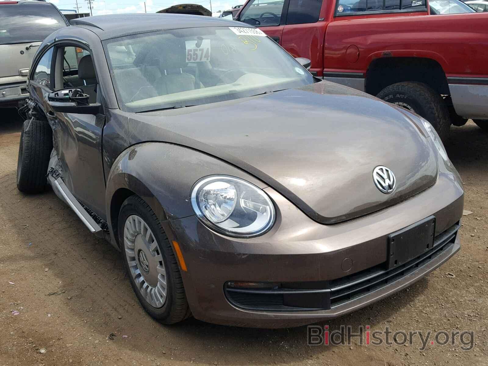 Photo 3VWJ17AT6EM634434 - VOLKSWAGEN BEETLE 2014