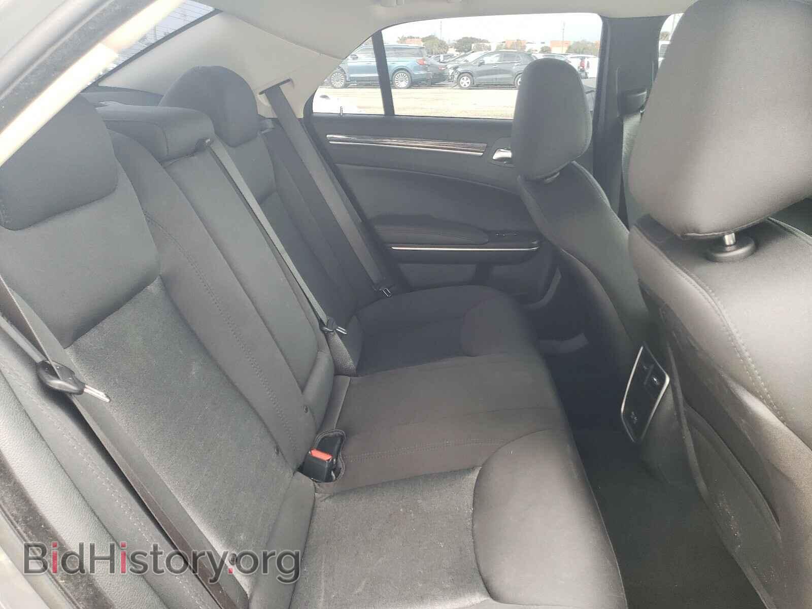 2019 CHRYSLER 300 - VIN: 2C3CCAAG4KH612159 - Фото 6