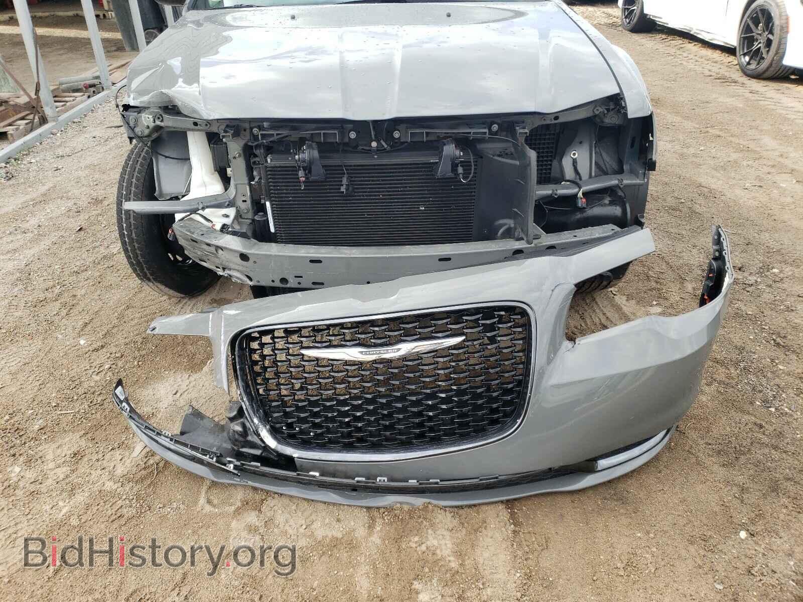 2019 CHRYSLER 300 - VIN: 2C3CCAAG4KH612159 - Фото 9