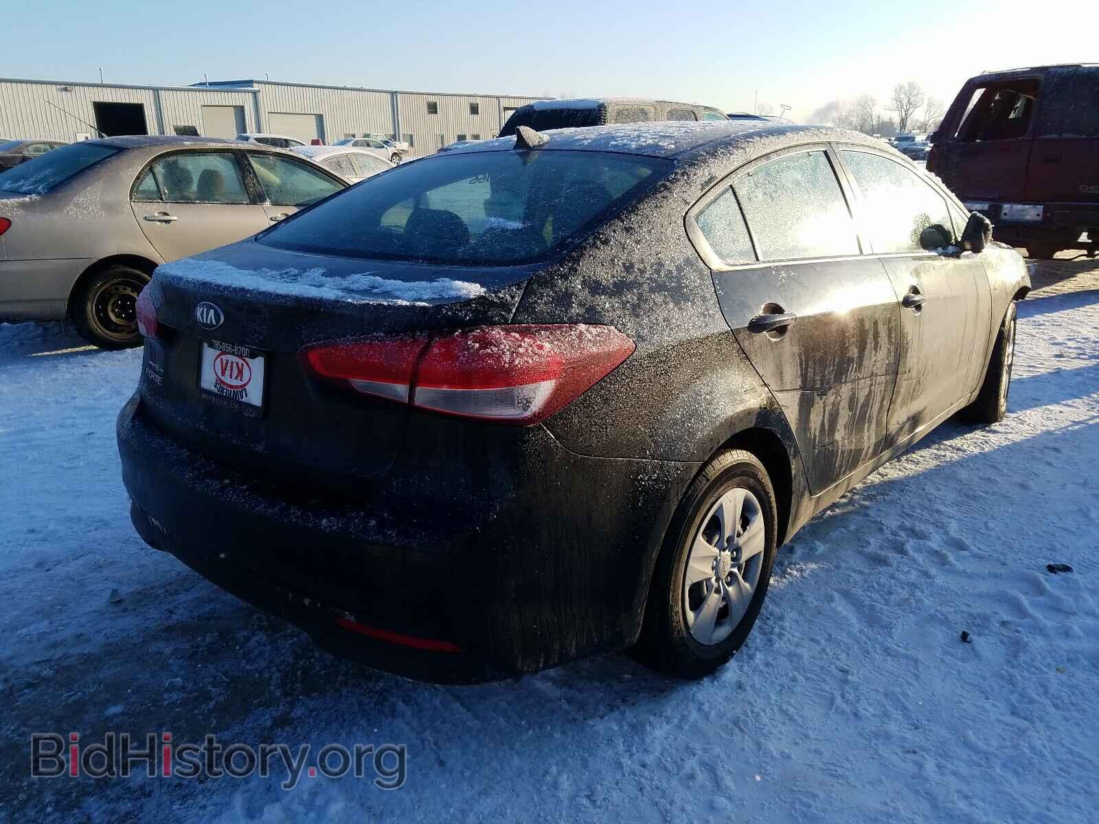 2017 KIA FORTE - VIN: 3KPFK4A74HE028667 - Photo 4
