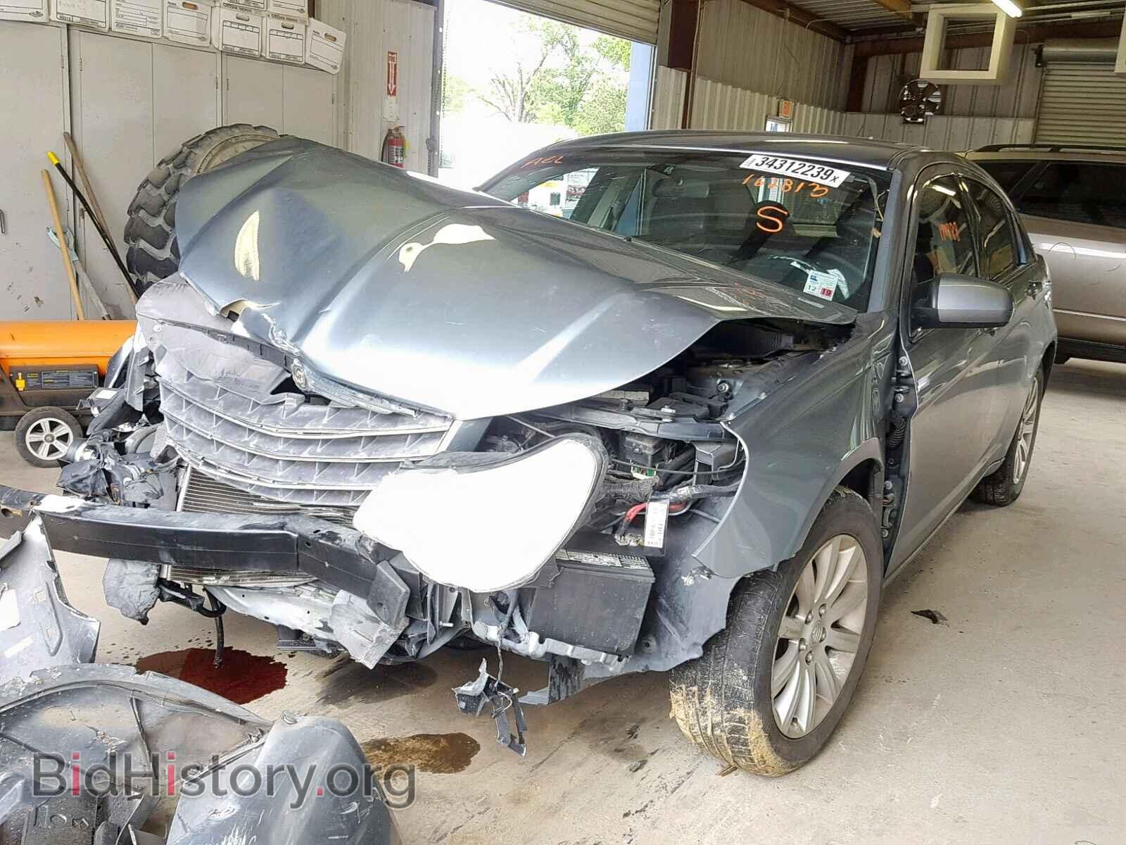 2010 CHRYSLER SEBRING - VIN: 1C3CC5FB0AN162813 - Фото 2