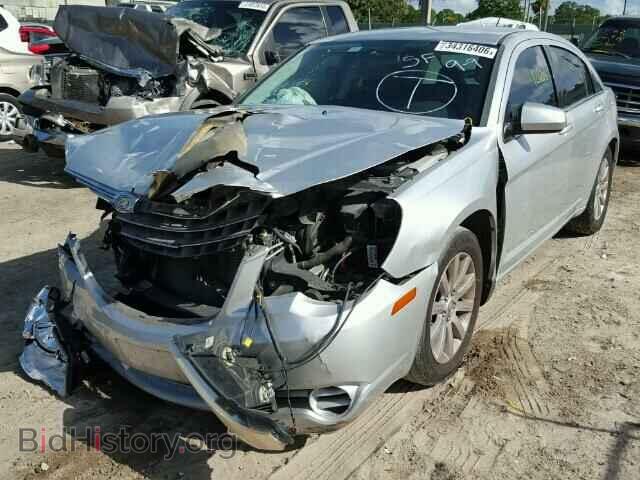 2010 CHRYSLER SEBRING - VIN: 1C3CC5FB4AN133606 - Фото 2