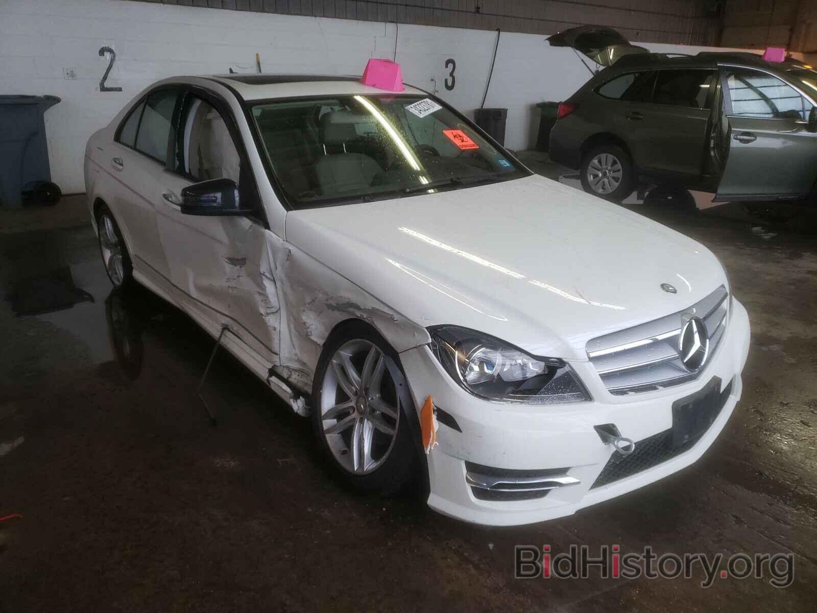 Photo WDDGF8BBXCA712045 - MERCEDES-BENZ C CLASS 2012