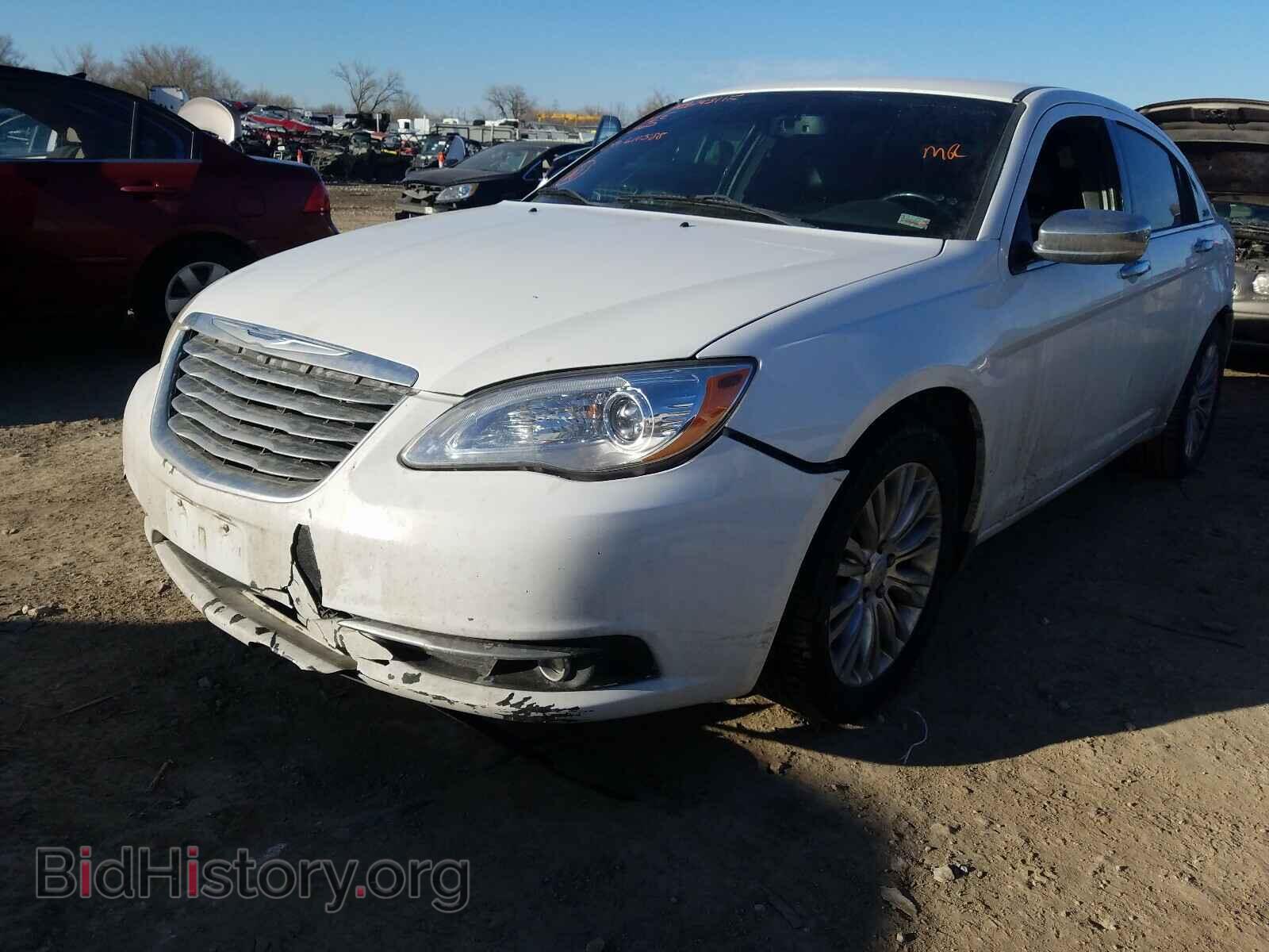 2011 CHRYSLER 200 - VIN: 1C3BC2FB3BN611588 - Photo 2