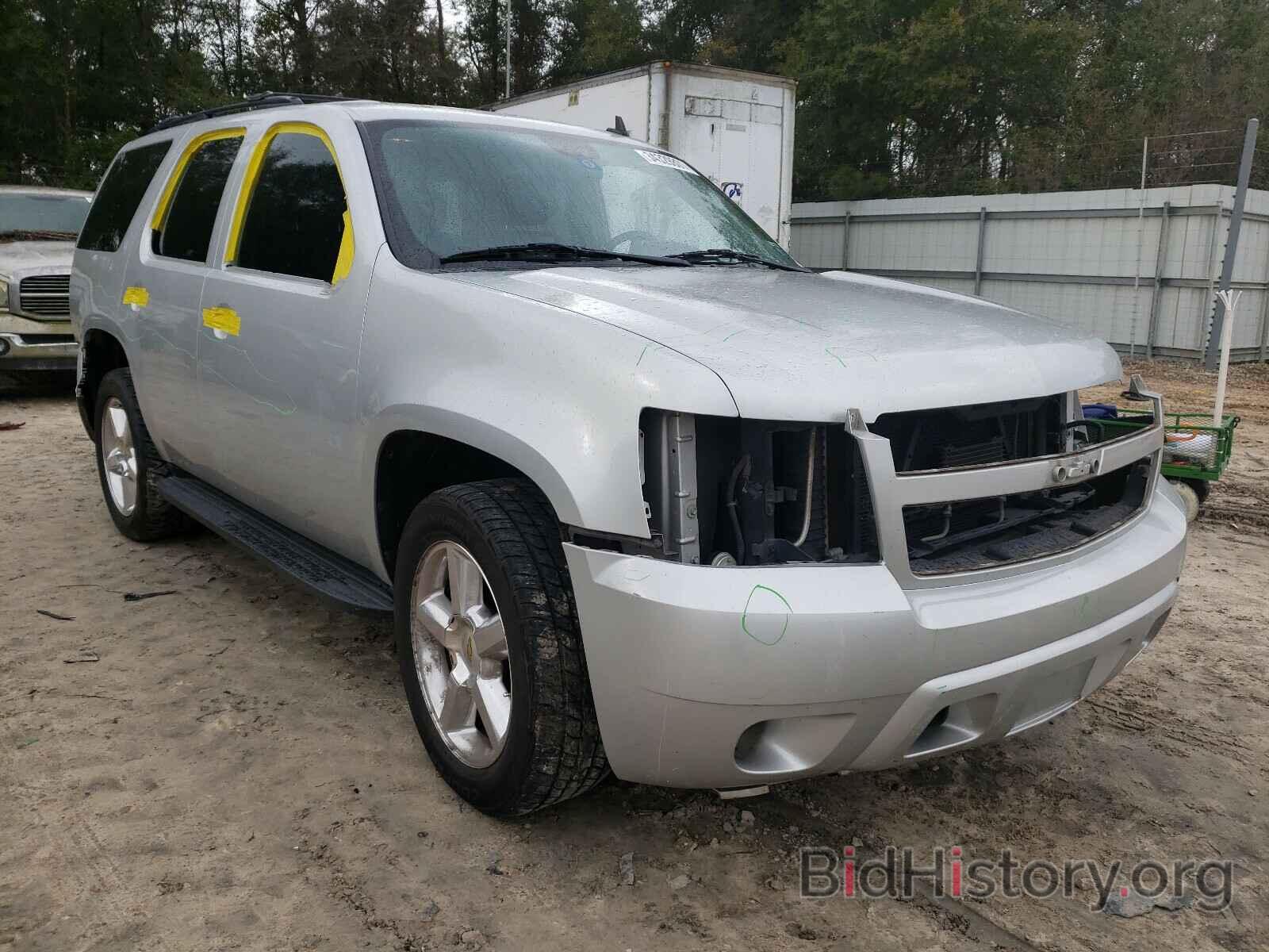 Photo 1GNSCBE03BR148833 - CHEVROLET TAHOE 2011