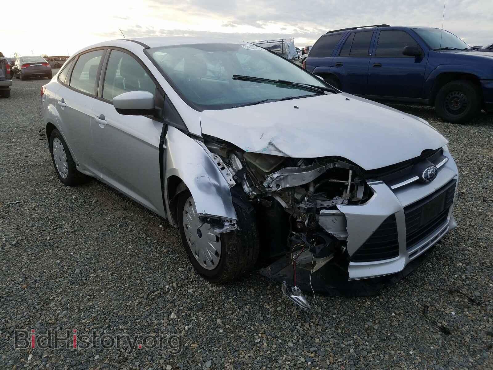 Photo 1FAHP3F28CL215952 - FORD FOCUS 2012