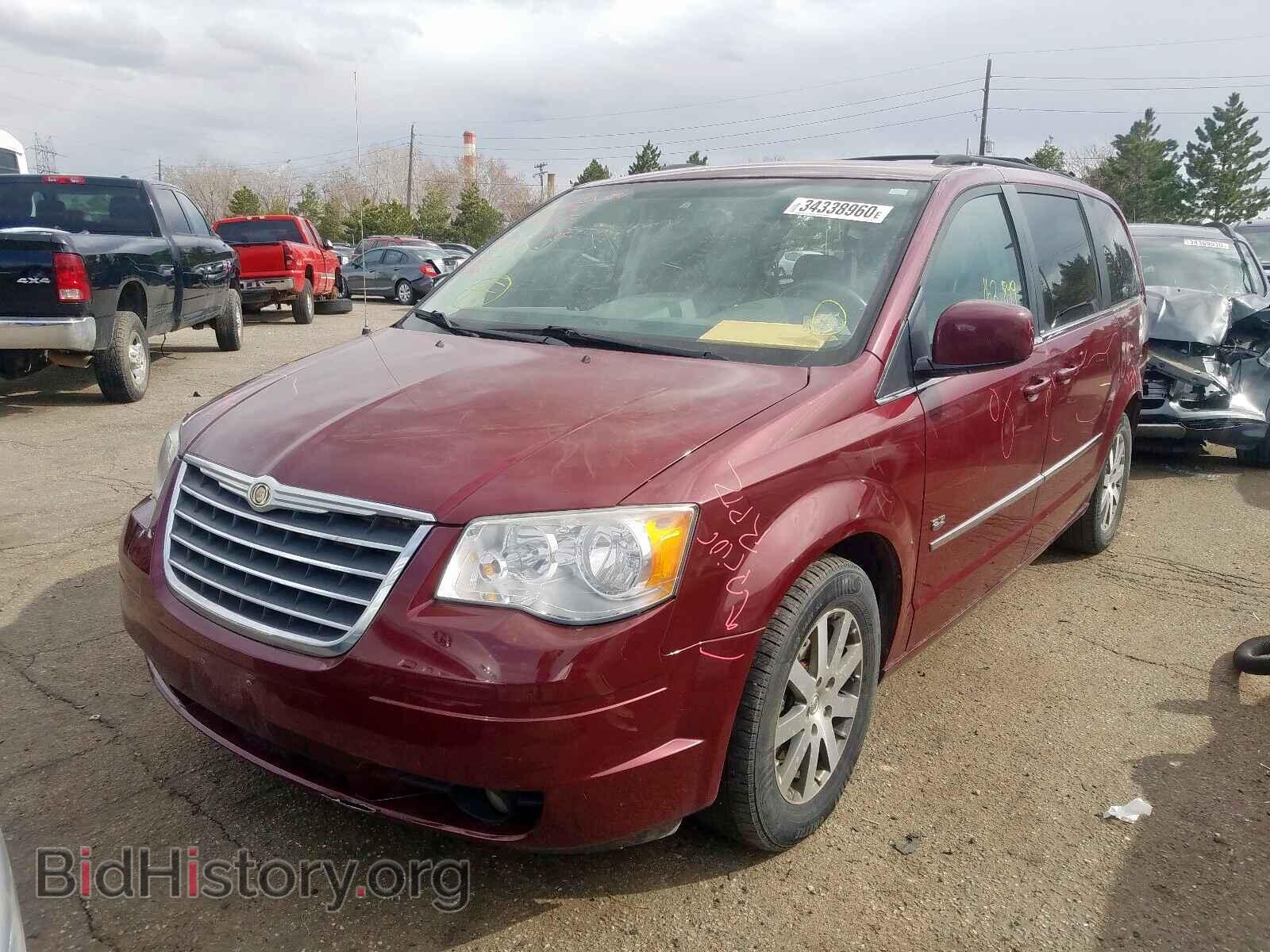 2009 CHRYSLER MINIVAN - VIN: 2A8HR54109R633618 - Фото 2