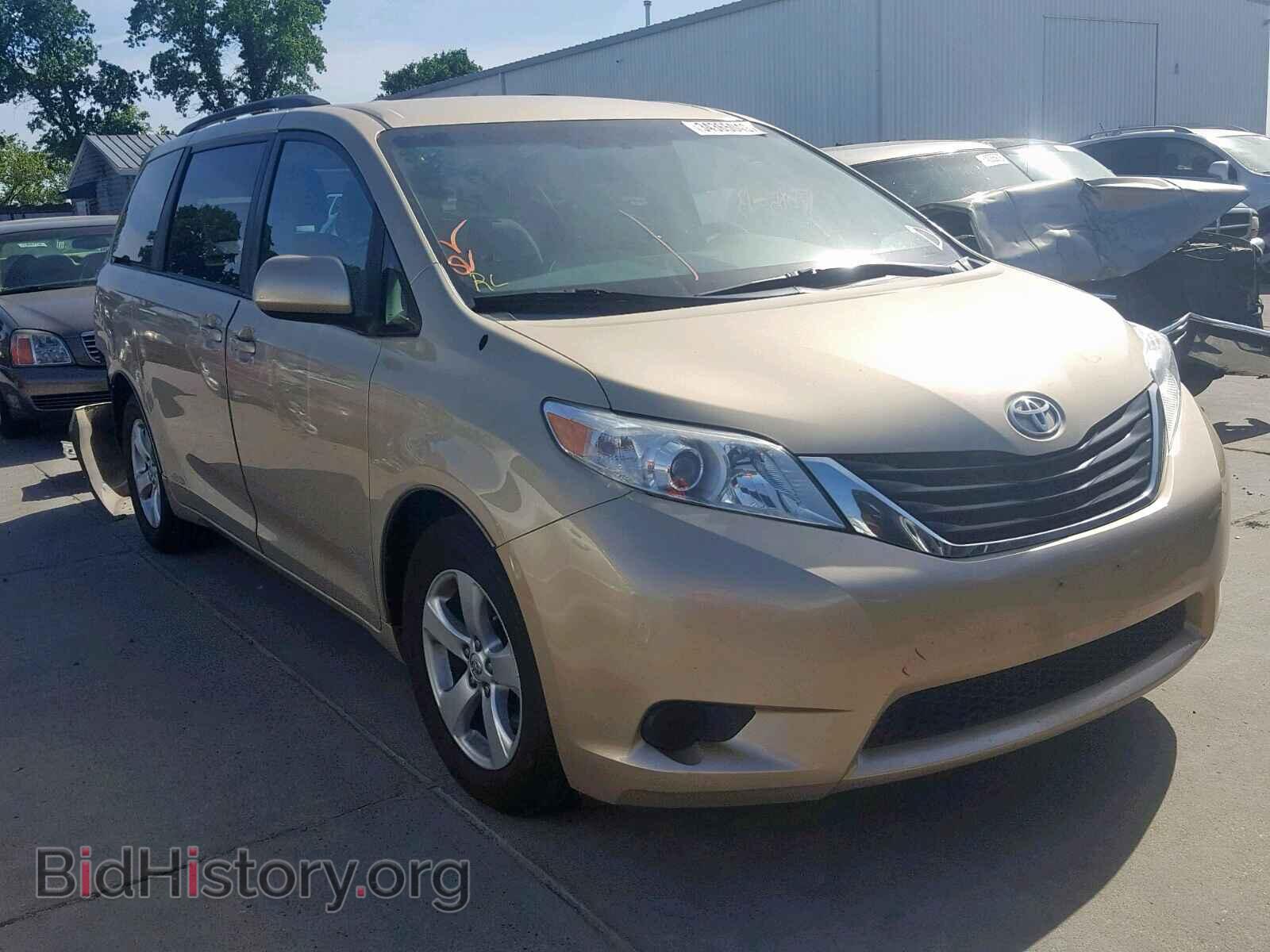 Photo 5TDKK3DC8DS351024 - TOYOTA SIENNA LE 2013