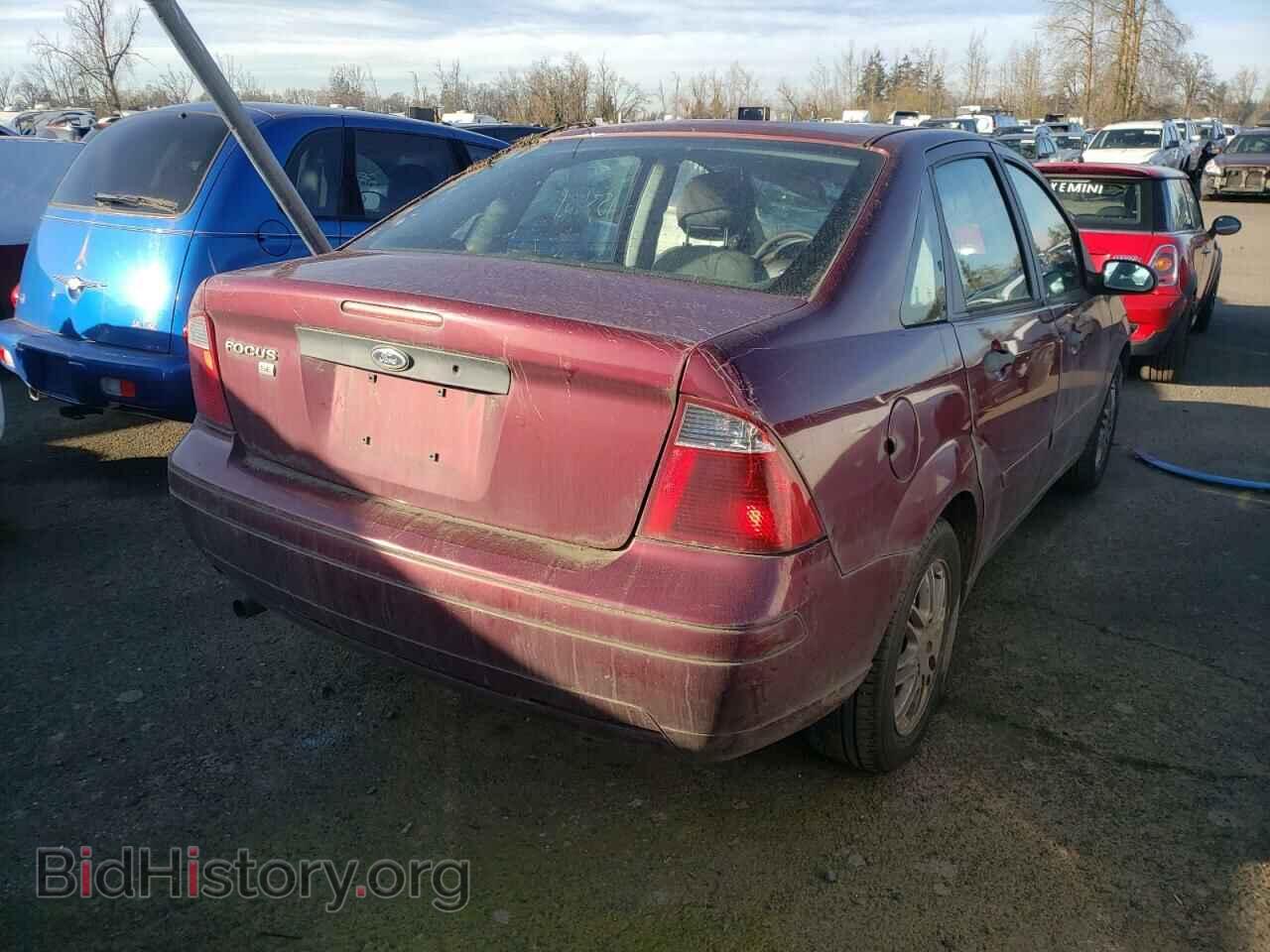 2007 FORD FOCUS - VIN: 1FAFP34N97W330438 - Photo 4