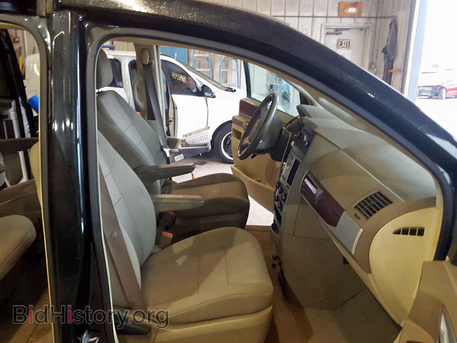2010 CHRYSLER TOWN & COU - VIN: 2A4RR5D19AR451247 - Фото 5