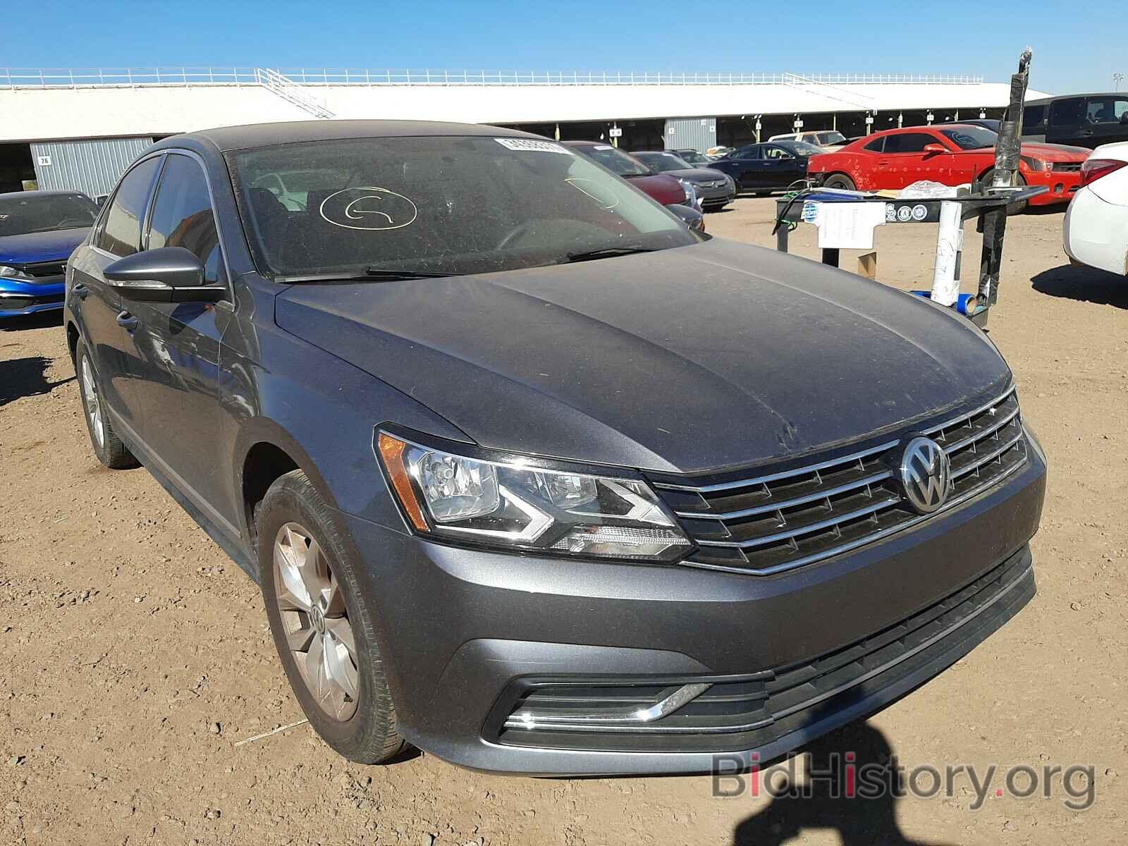 Photo 1VWAT7A30HC018907 - VOLKSWAGEN PASSAT 2017