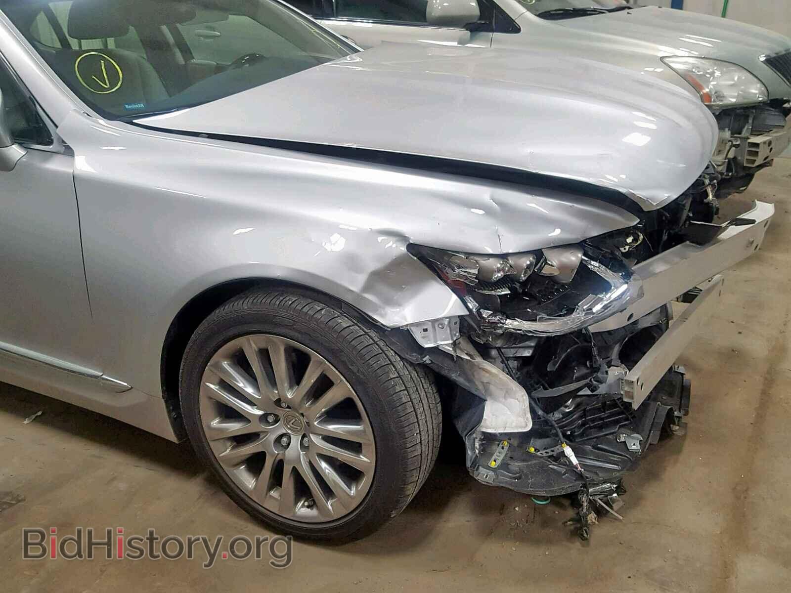 2016 LEXUS LS460 - VIN: JTHBL5EF5G5140843 - Photo 9