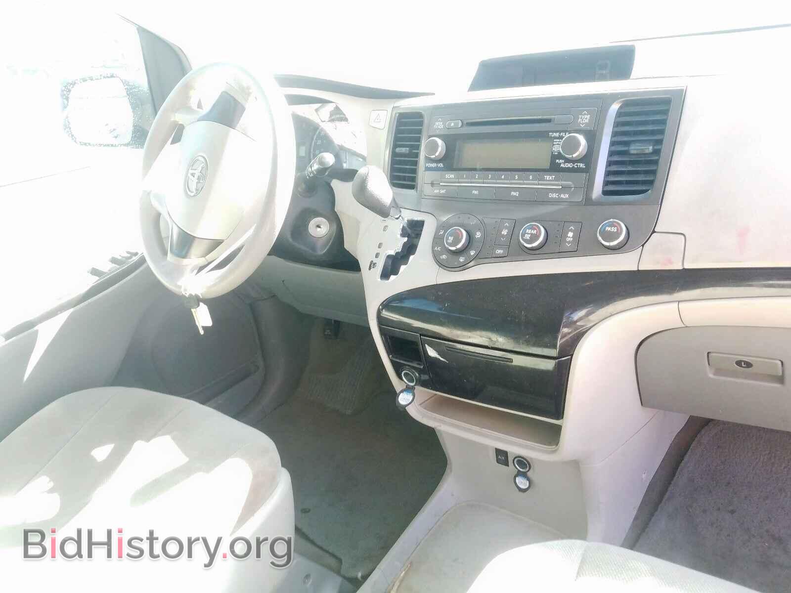 2012 TOYOTA SIENNA - VIN: 5TDKA3DC5CS009550 - Фото 9