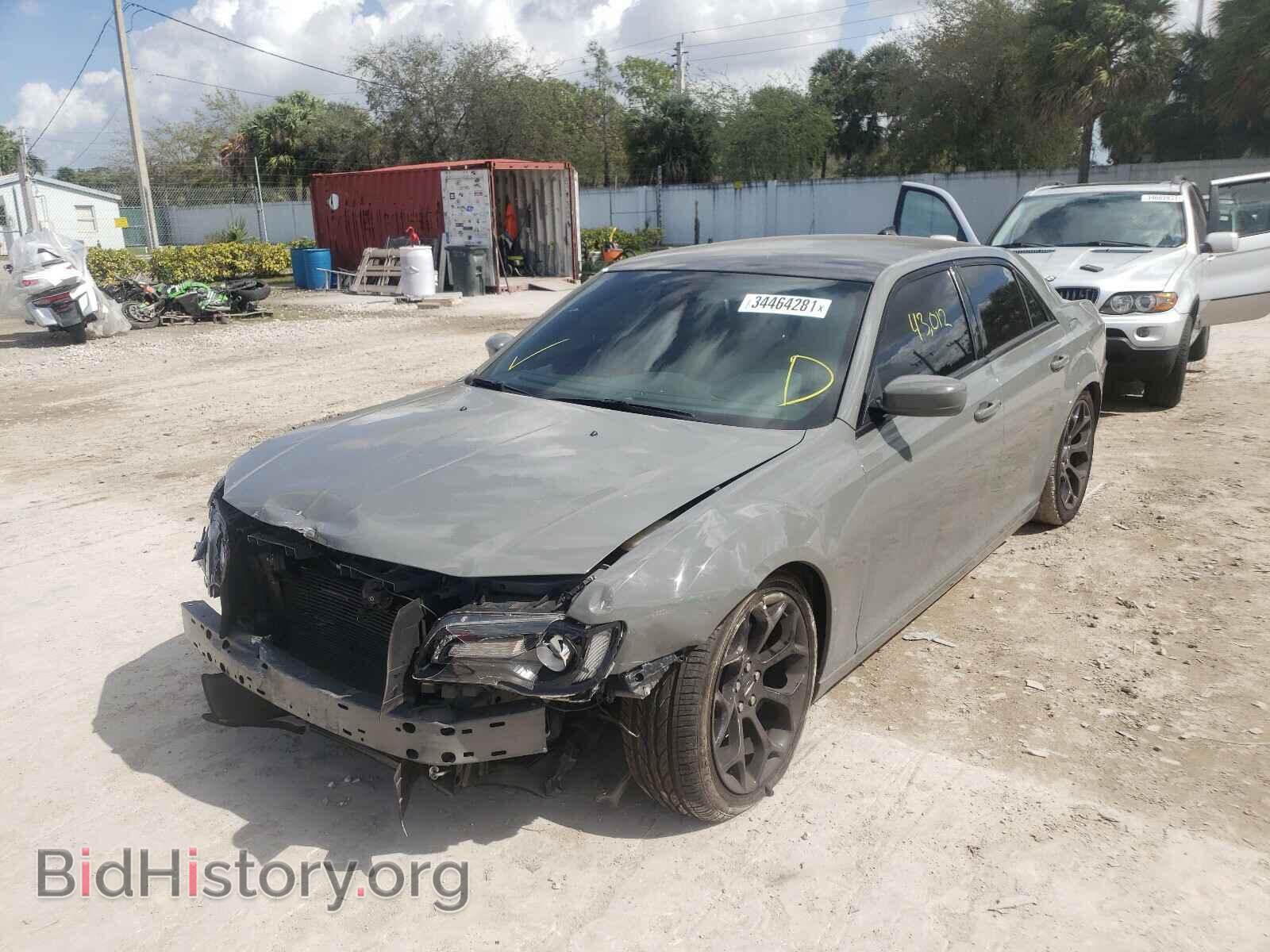 2019 CHRYSLER 300 - VIN: 2C3CCABG9KH516364 - Фото 2