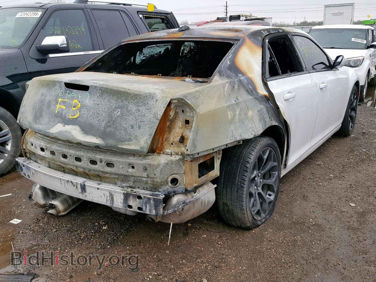 2019 CHRYSLER 300 - VIN: 2C3CCABG0KH515877 - Фото 4