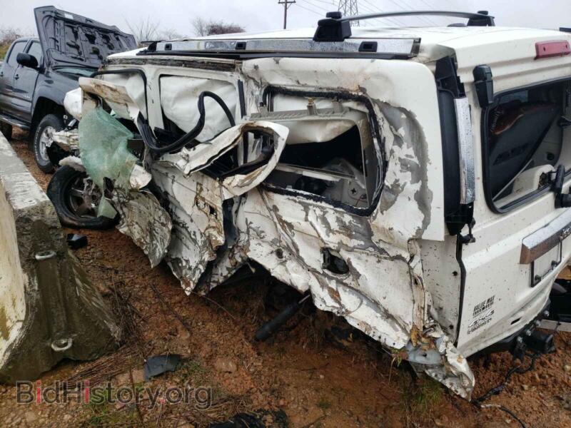 2006 Jeep COMMANDER (VIN 1J8HG58216C323085) — photo 9 of 10