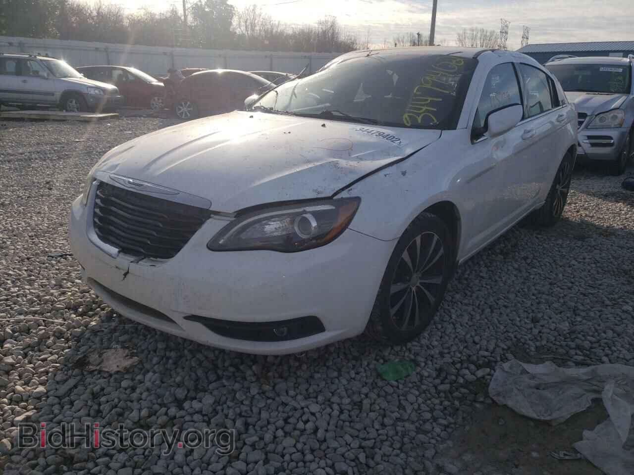 2013 CHRYSLER 200 - VIN: 1C3CCBBG8DN711937 - Фото 2