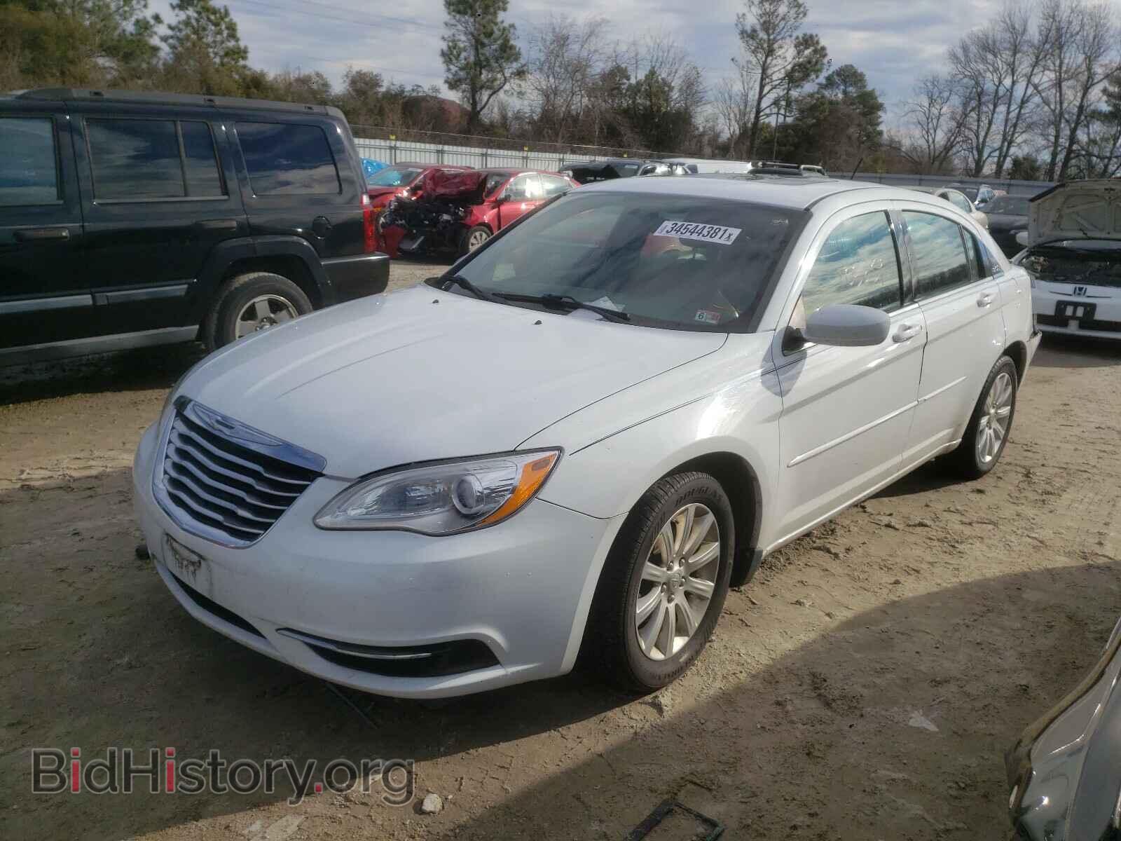 2013 CHRYSLER 200 - VIN: 1C3CCBBG0DN732040 - Фото 2