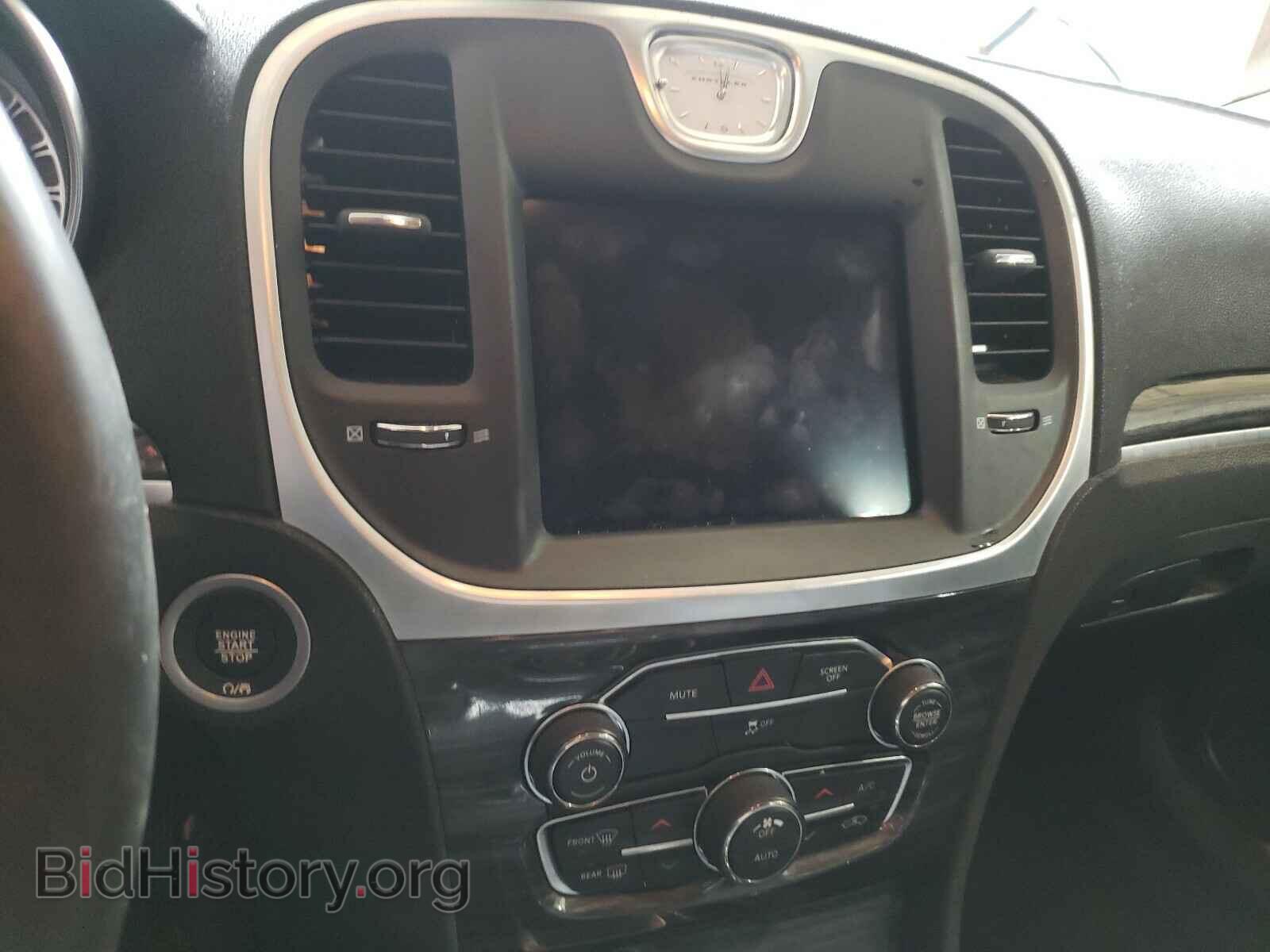 2019 CHRYSLER 300 - VIN: 2C3CCAAG6KH610039 - Фото 9