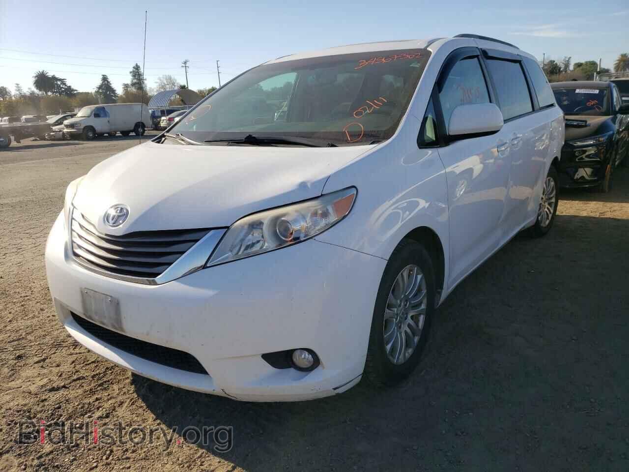 2011 TOYOTA SIENNA - VIN: 5TDYK3DC2BS036601 - Фото 2
