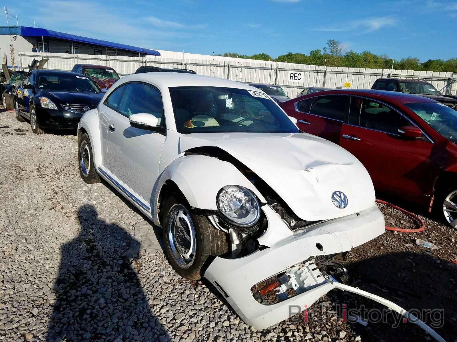 Photo 3VWF17AT1FM653075 - VOLKSWAGEN BEETLE 2015