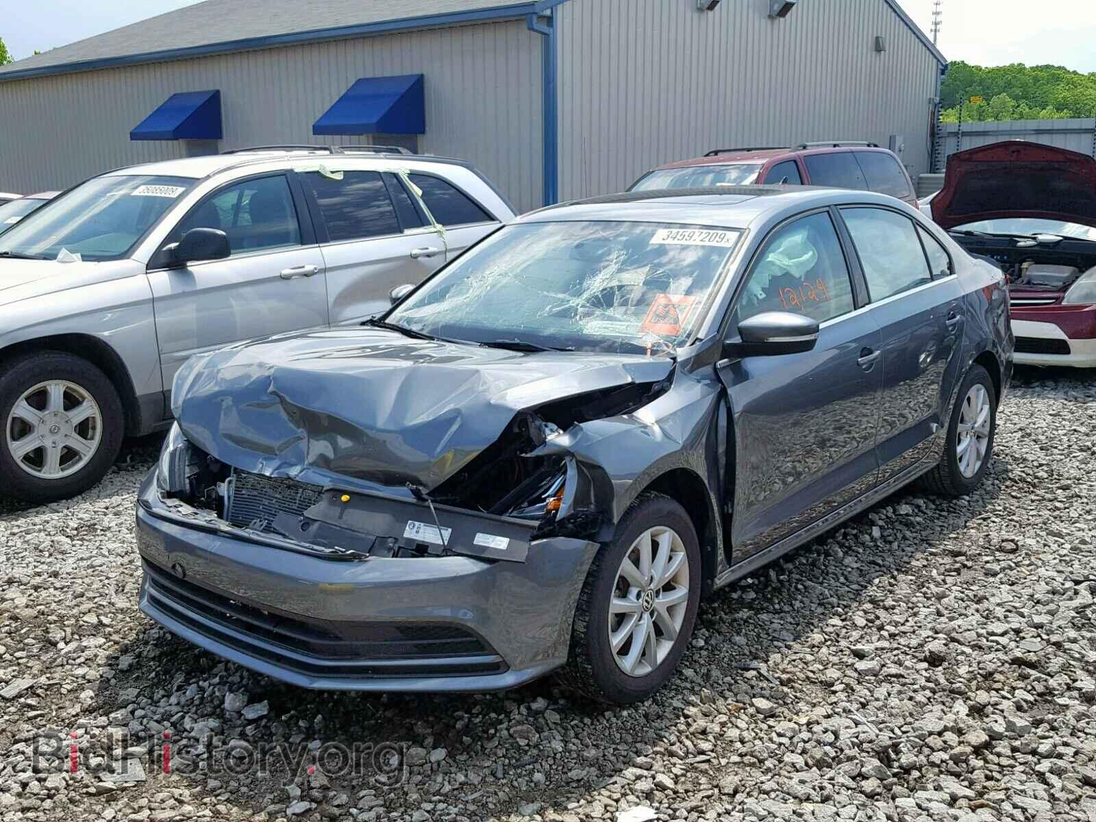 2017 VOLKSWAGEN JETTA - VIN: 3VWDB7AJ5HM310744 - Photo 2