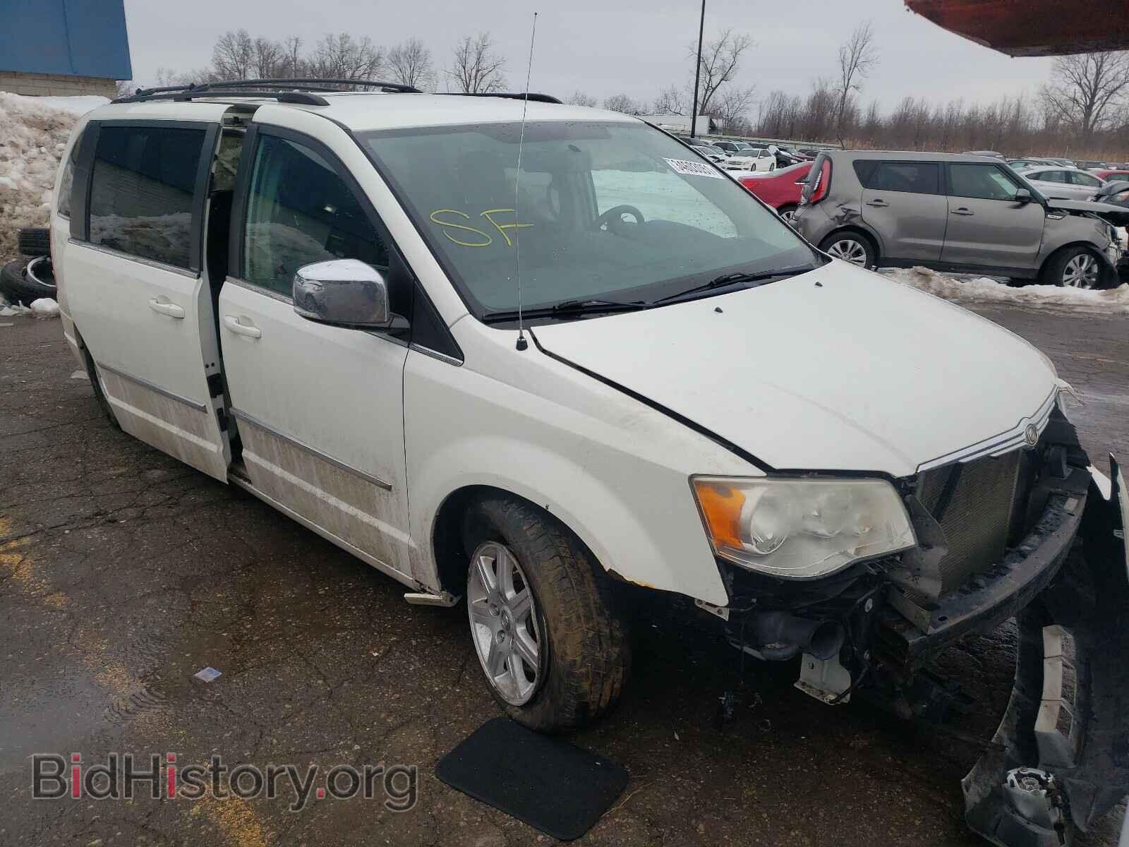 Photo 2A4RR8D15AR381327 - CHRYSLER MINIVAN 2010