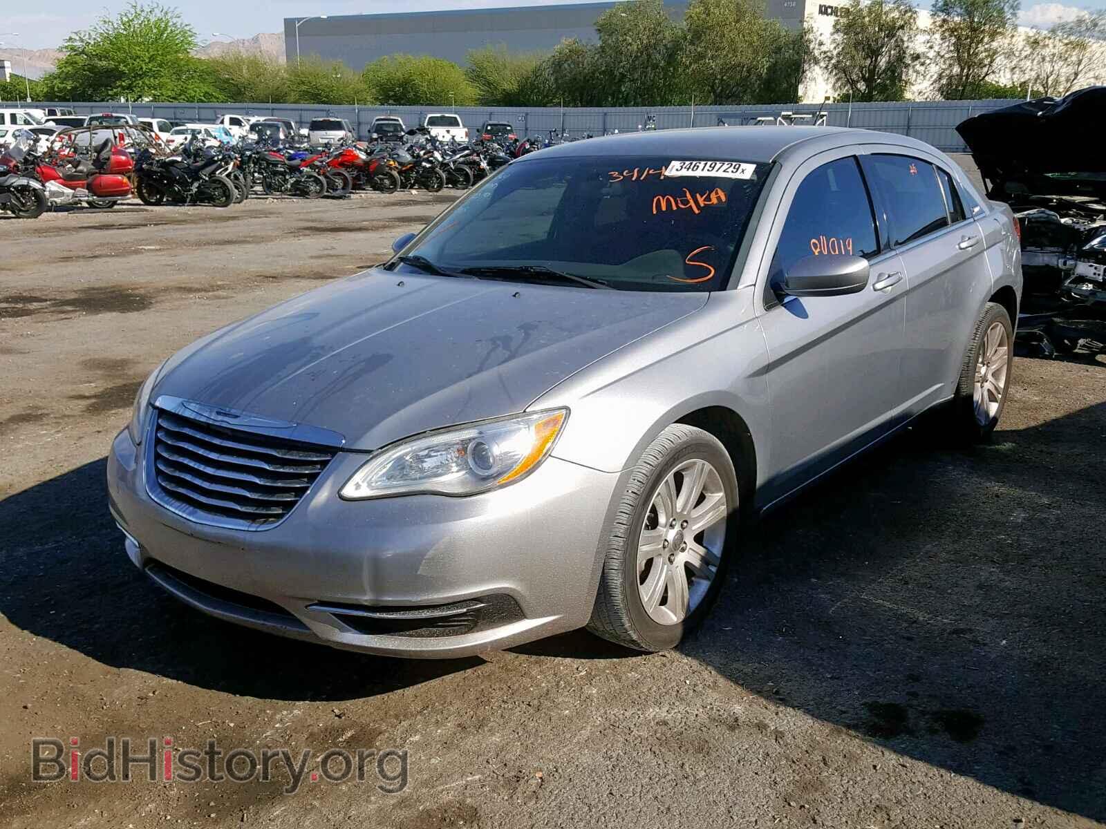 2013 CHRYSLER 200 - VIN: 1C3CCBAB2DN715116 - Фото 2