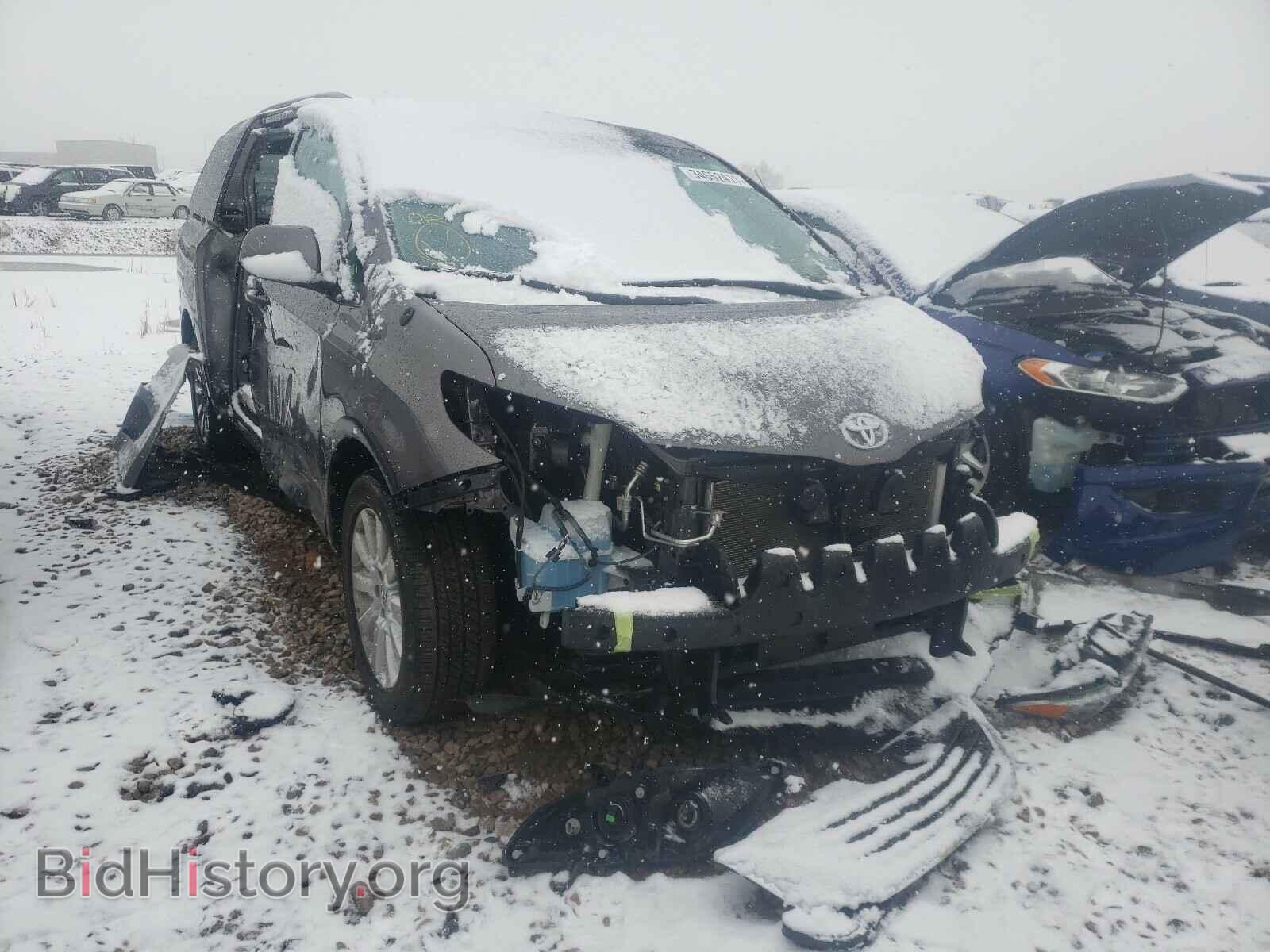 Photo 5TDJK3DC2DS061759 - TOYOTA SIENNA 2013