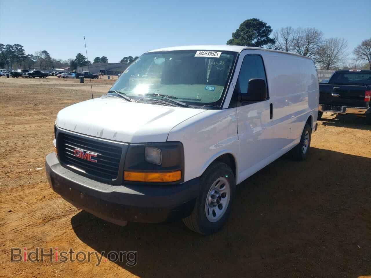 2013 GMC SAVANA - VIN: 1GTS7AFX2D1114371 - Фото 2