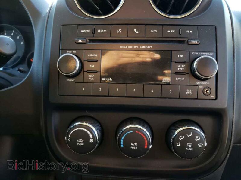 2012 Jeep COMPASS (VIN 1C4NJDEB8CD572550) — photo 9 of 10