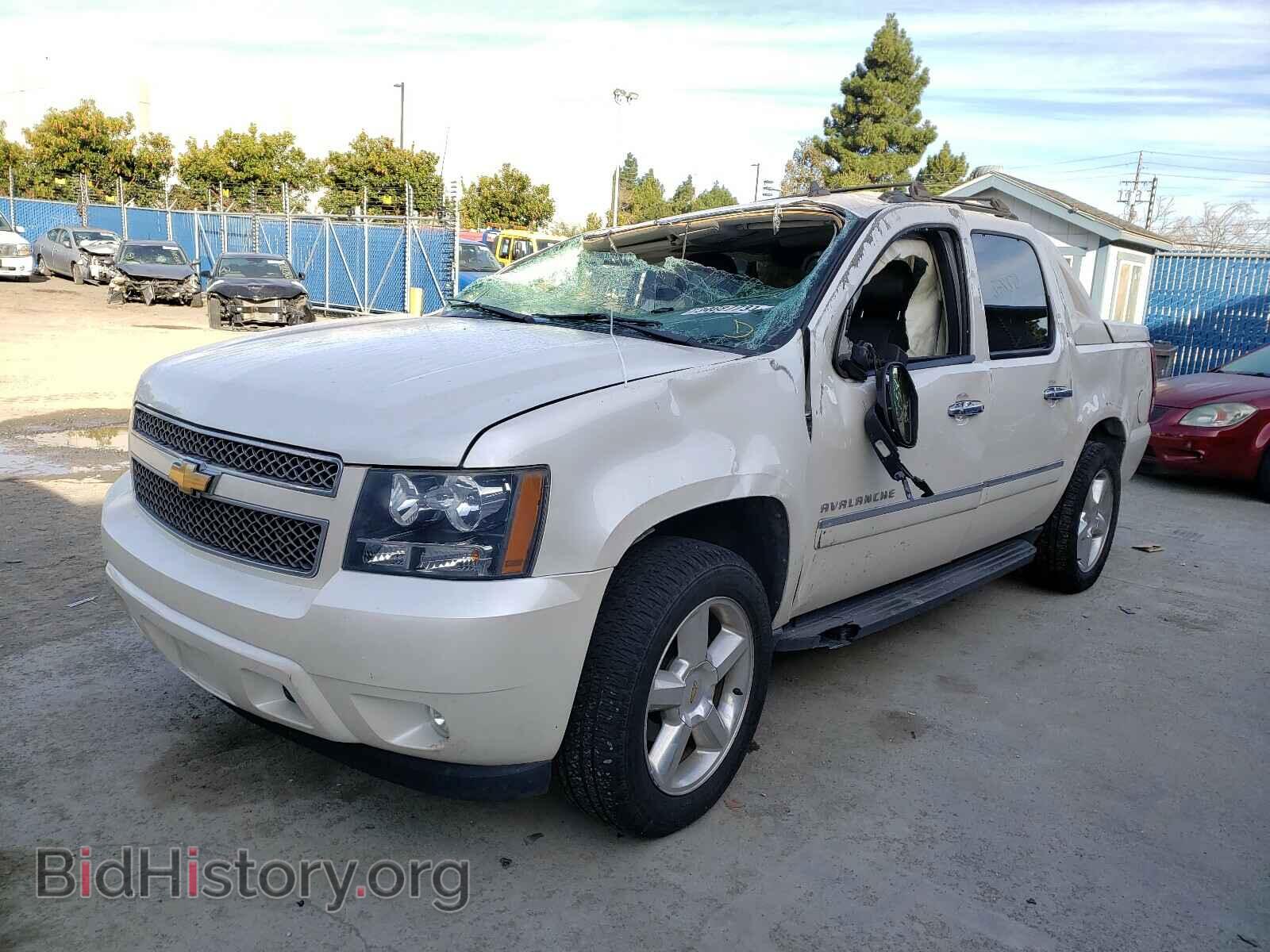 2011 CHEVROLET AVALANCHE - VIN: 3GNTKGE39BG325934 - Фото 2