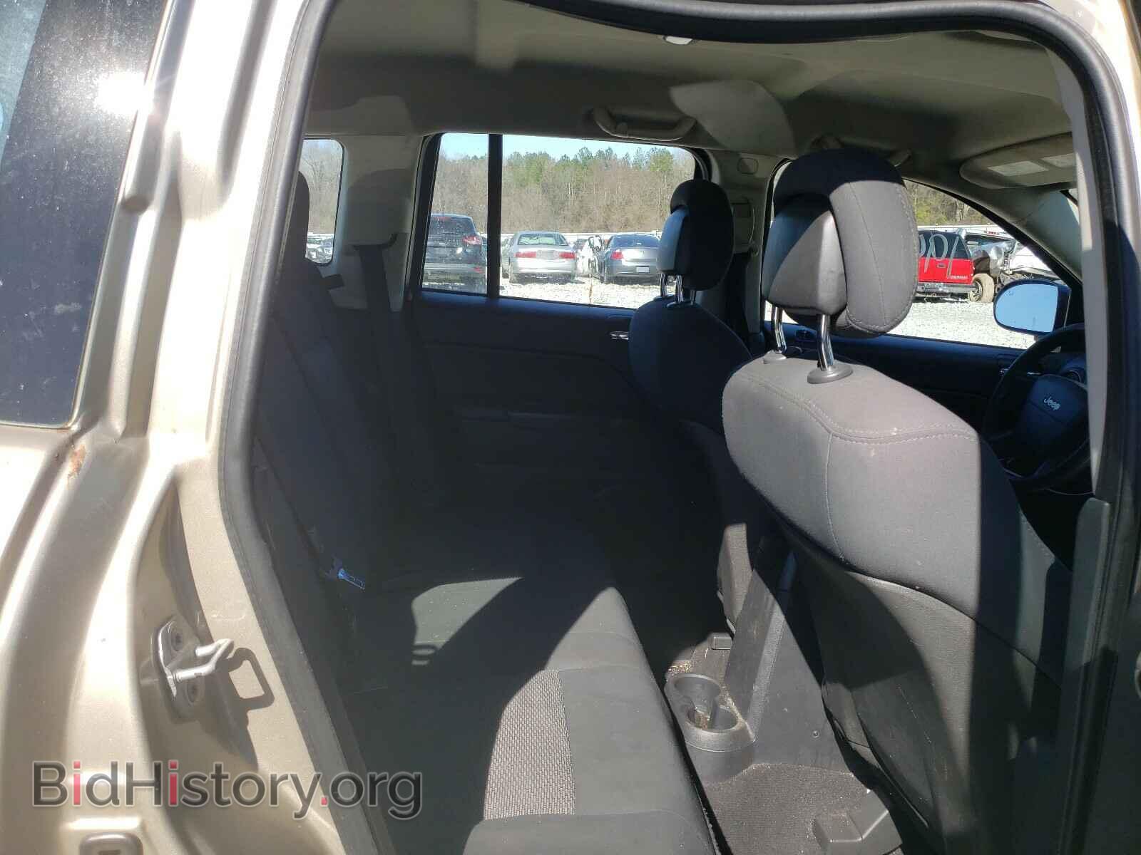 2010 JEEP COMPASS - VIN: 1J4NT4FB2AD591739 - Photo 6