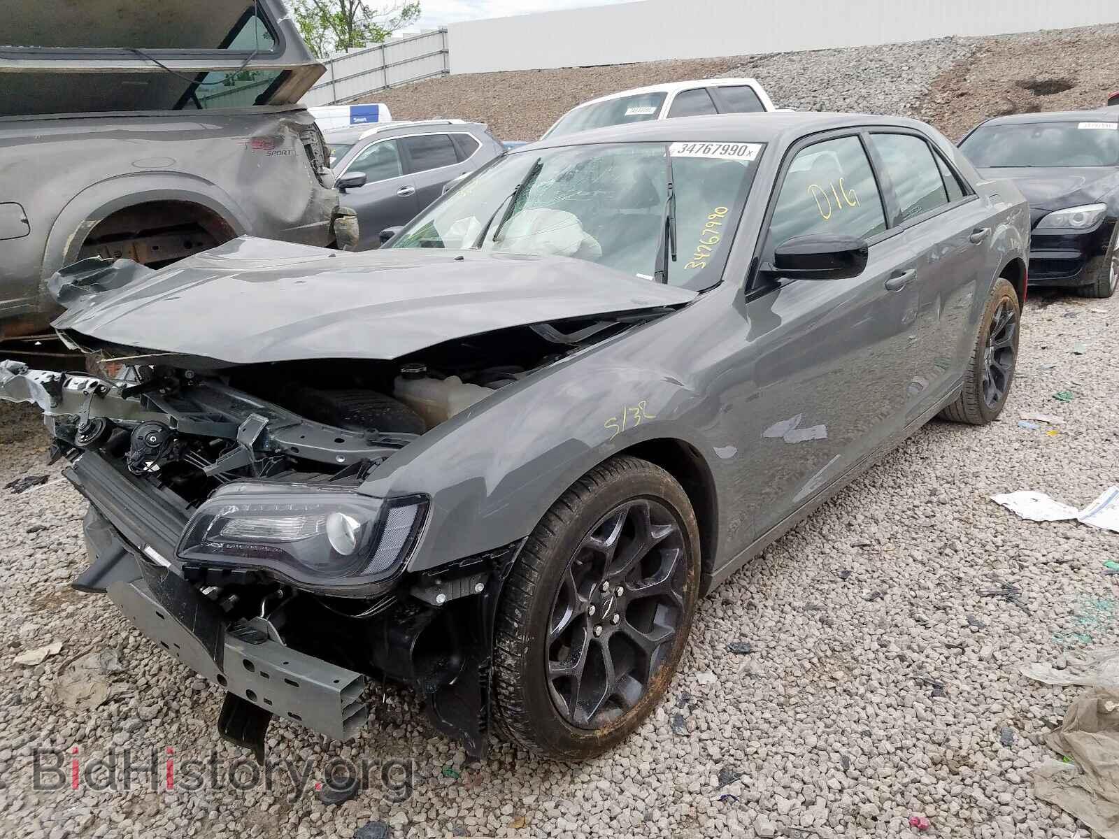 2019 CHRYSLER 300 - VIN: 2C3CCAAG0KH648219 - Фото 2